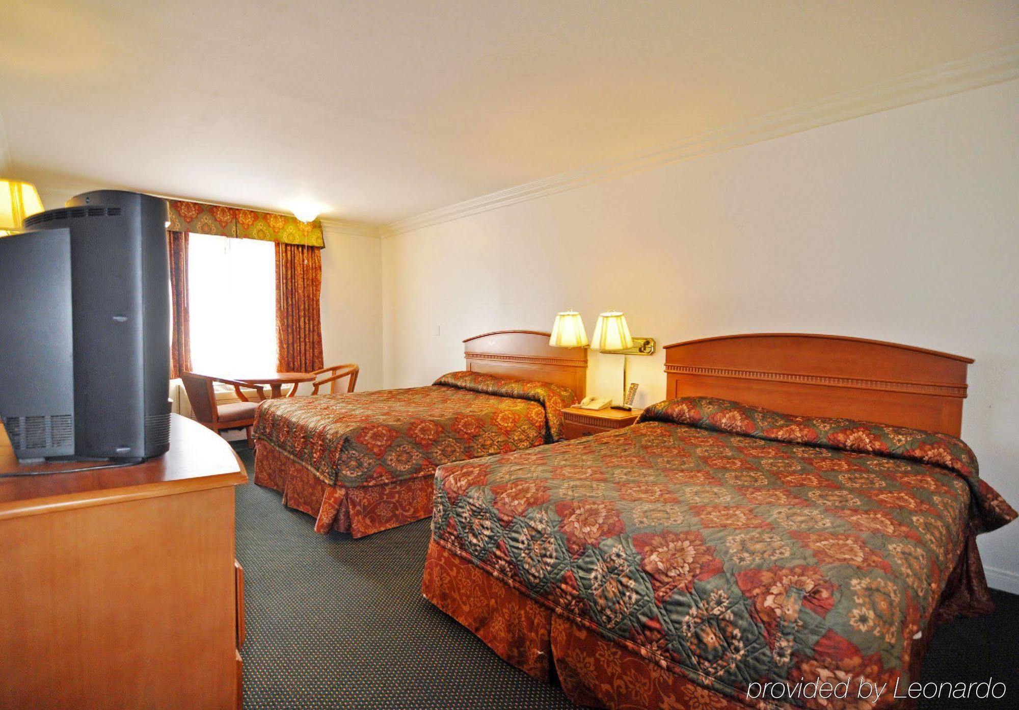 Orange Tustin Inn In Orange Bilik gambar