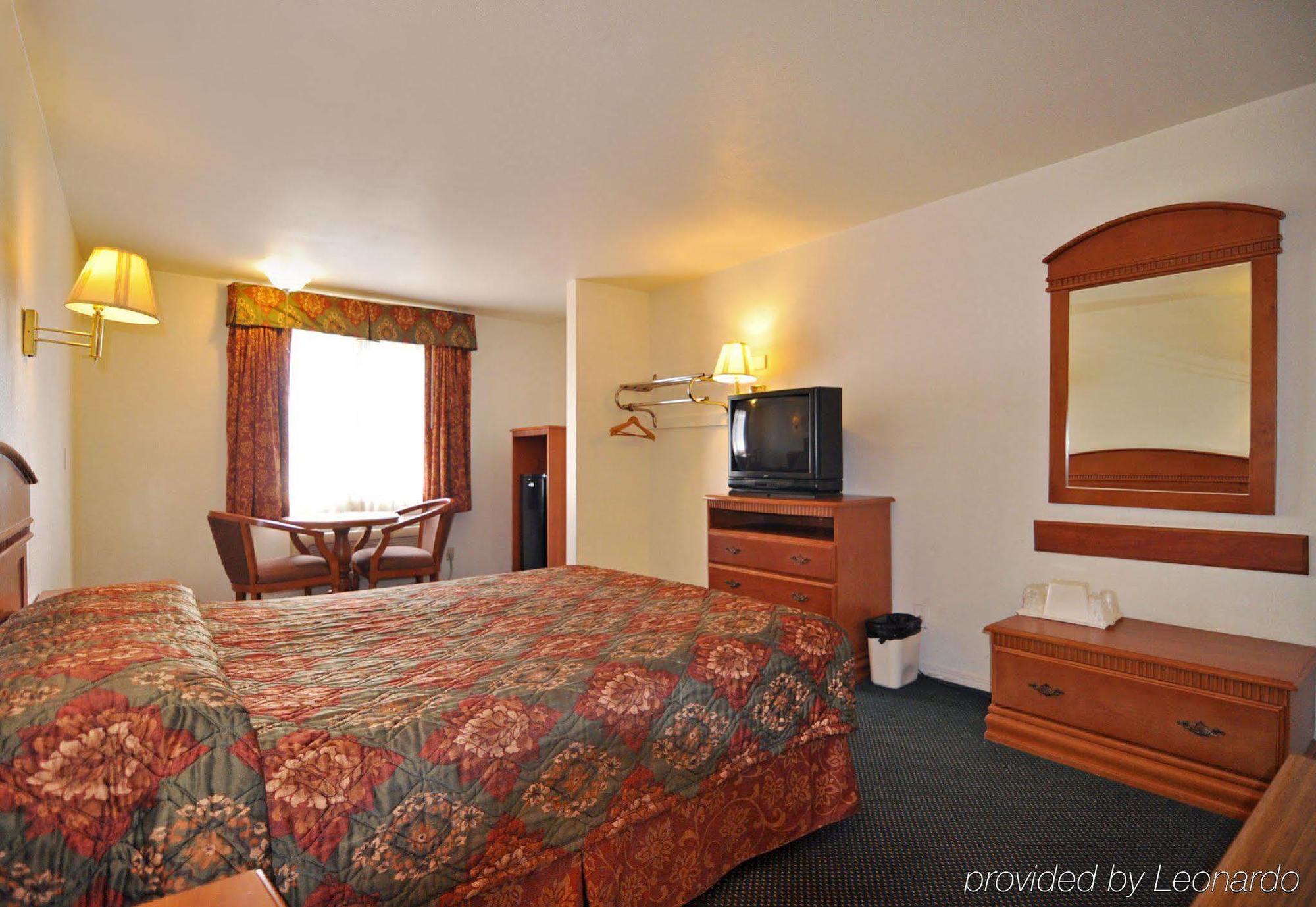 Orange Tustin Inn In Orange Bilik gambar